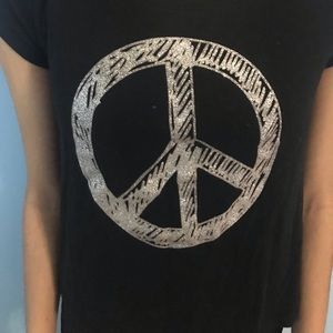Black kids peace sign tee